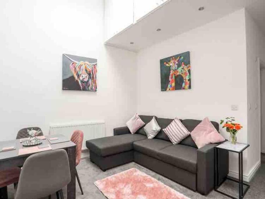 Beeches Bach, 1 Bedroom Cottage With Hot Tub Prestatyn Kültér fotó