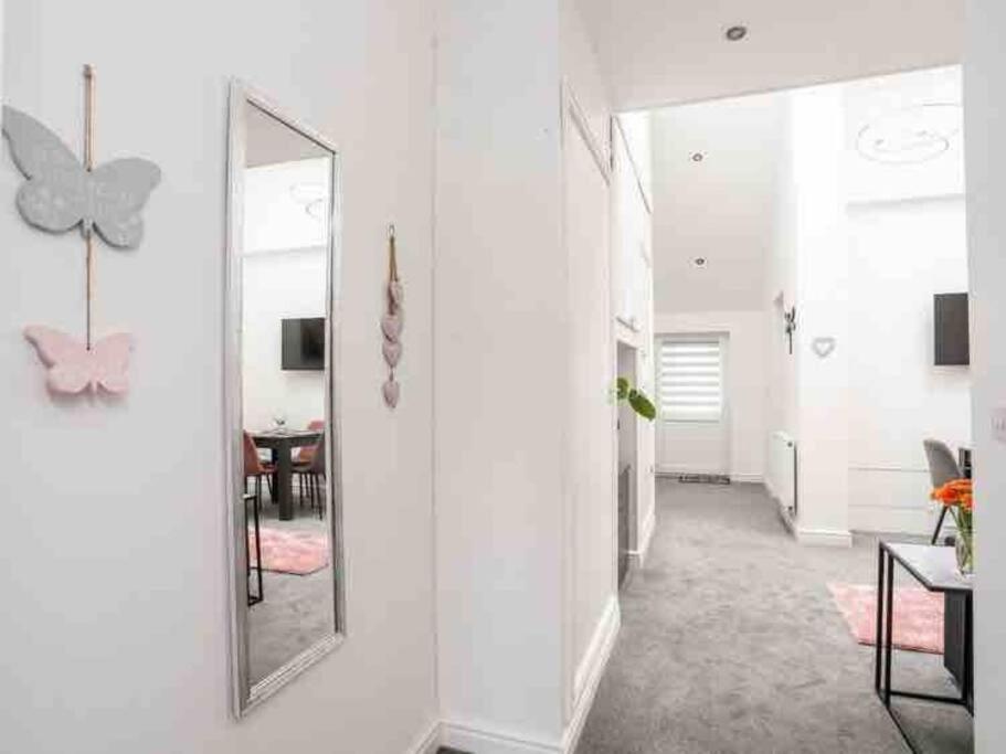 Beeches Bach, 1 Bedroom Cottage With Hot Tub Prestatyn Kültér fotó